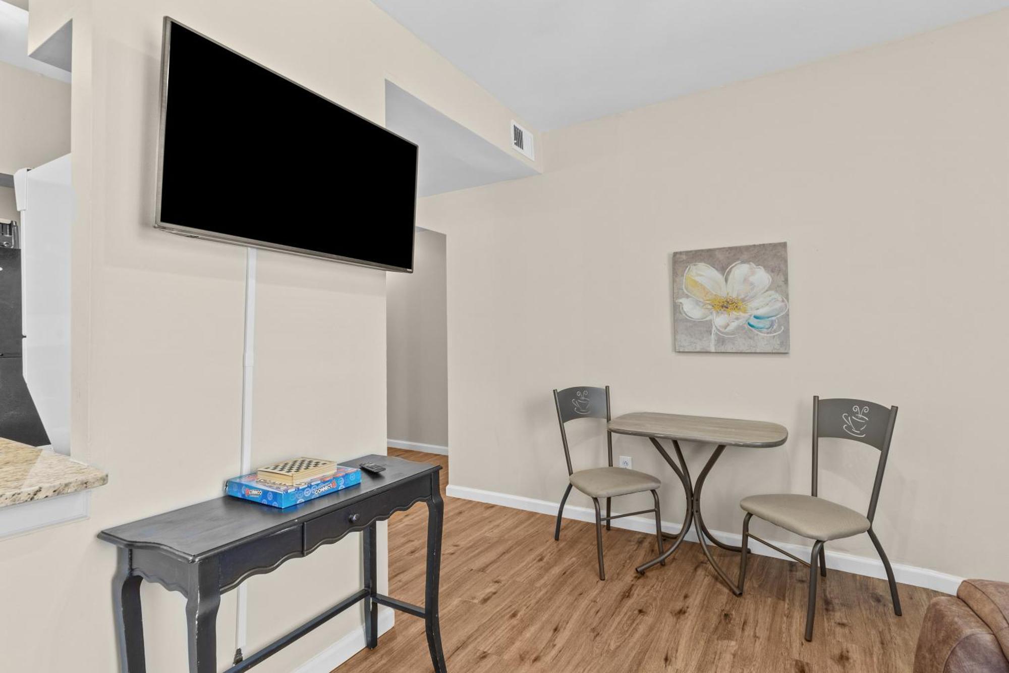 Apartment Cozy City Getaway In The Heart Of Louis! *