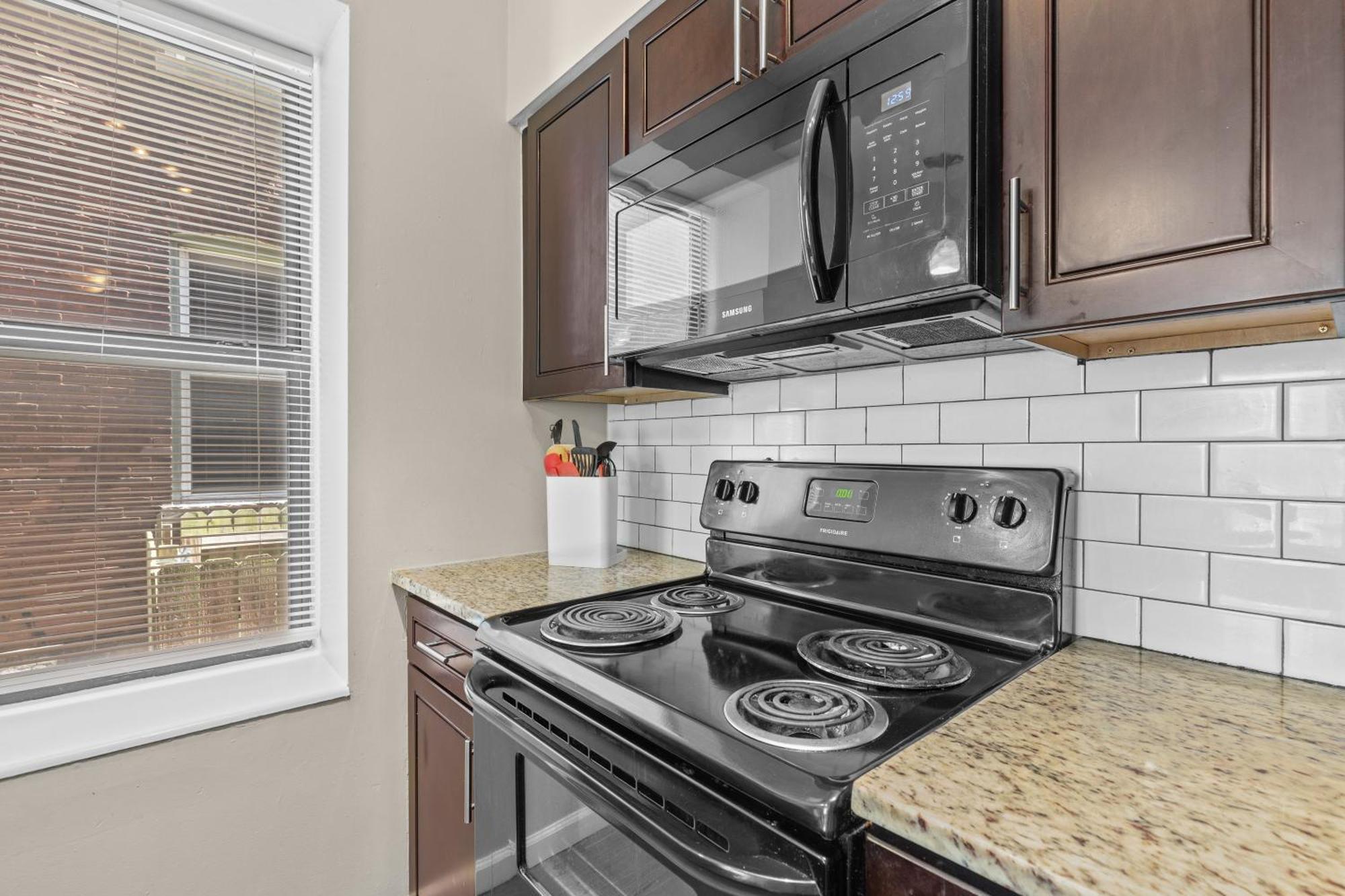 Cozy City Getaway In The Heart Of Louis! *