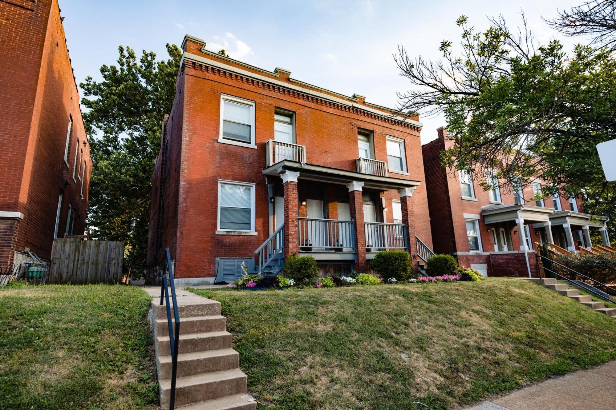 Apartment Cozy City Getaway In The Heart Of Louis!