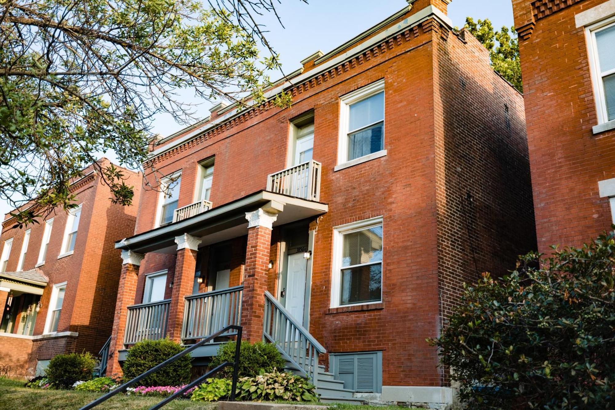 Cozy City Getaway In The Heart Of Louis! Apartment
