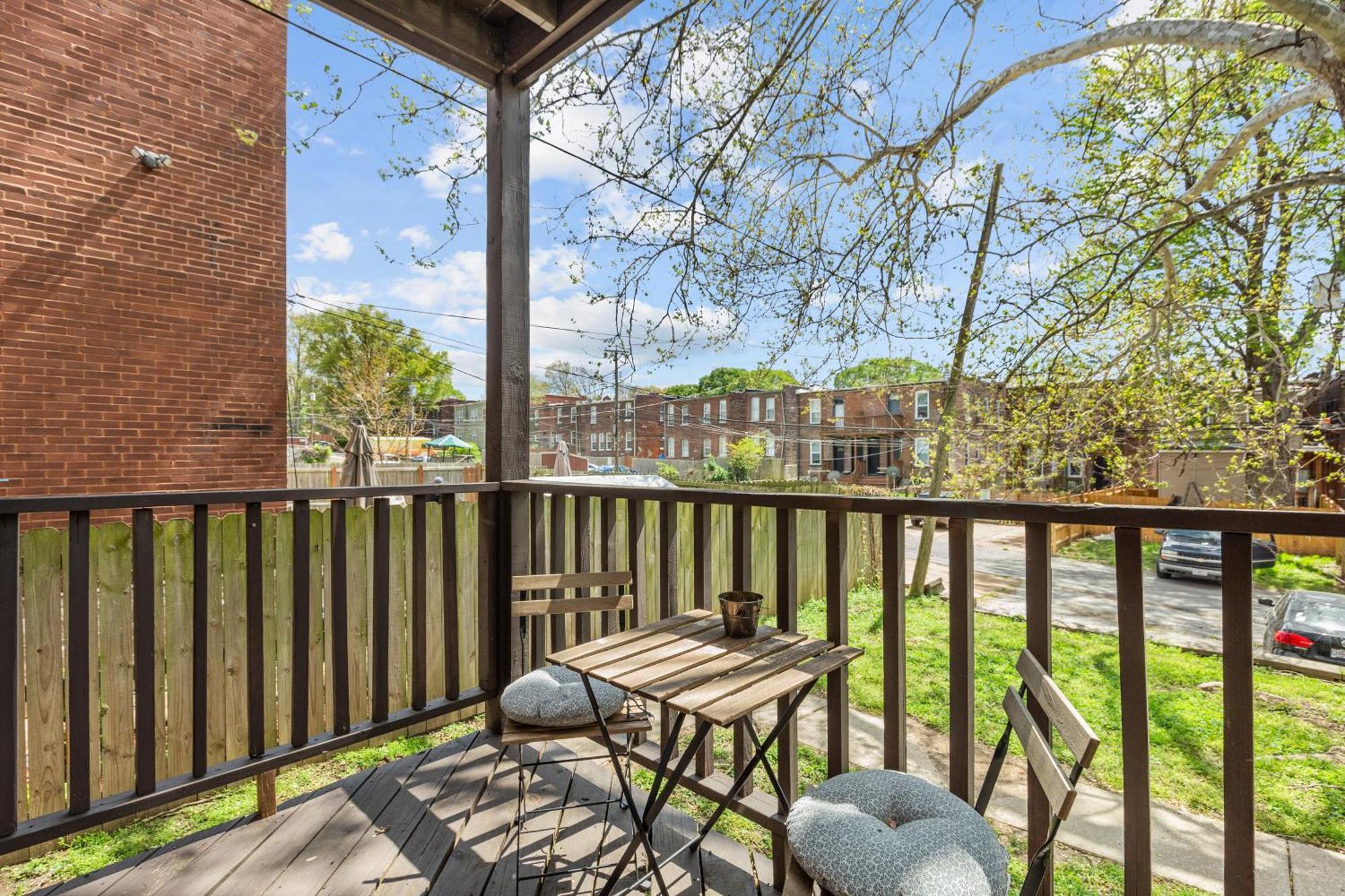 Cozy City Getaway In The Heart Of Louis! Apartment