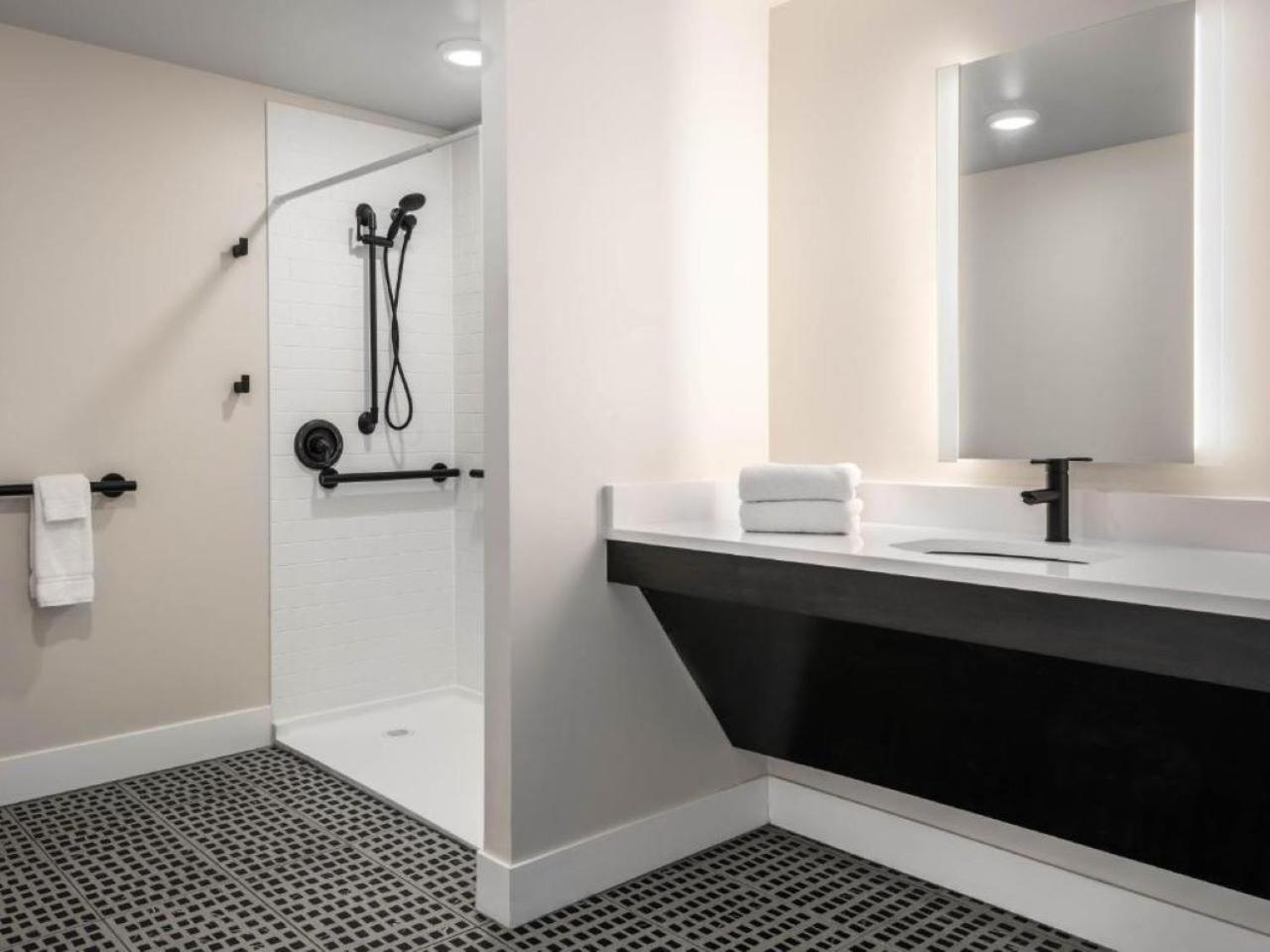 Express West End By Ihg Hotel Saint Louis