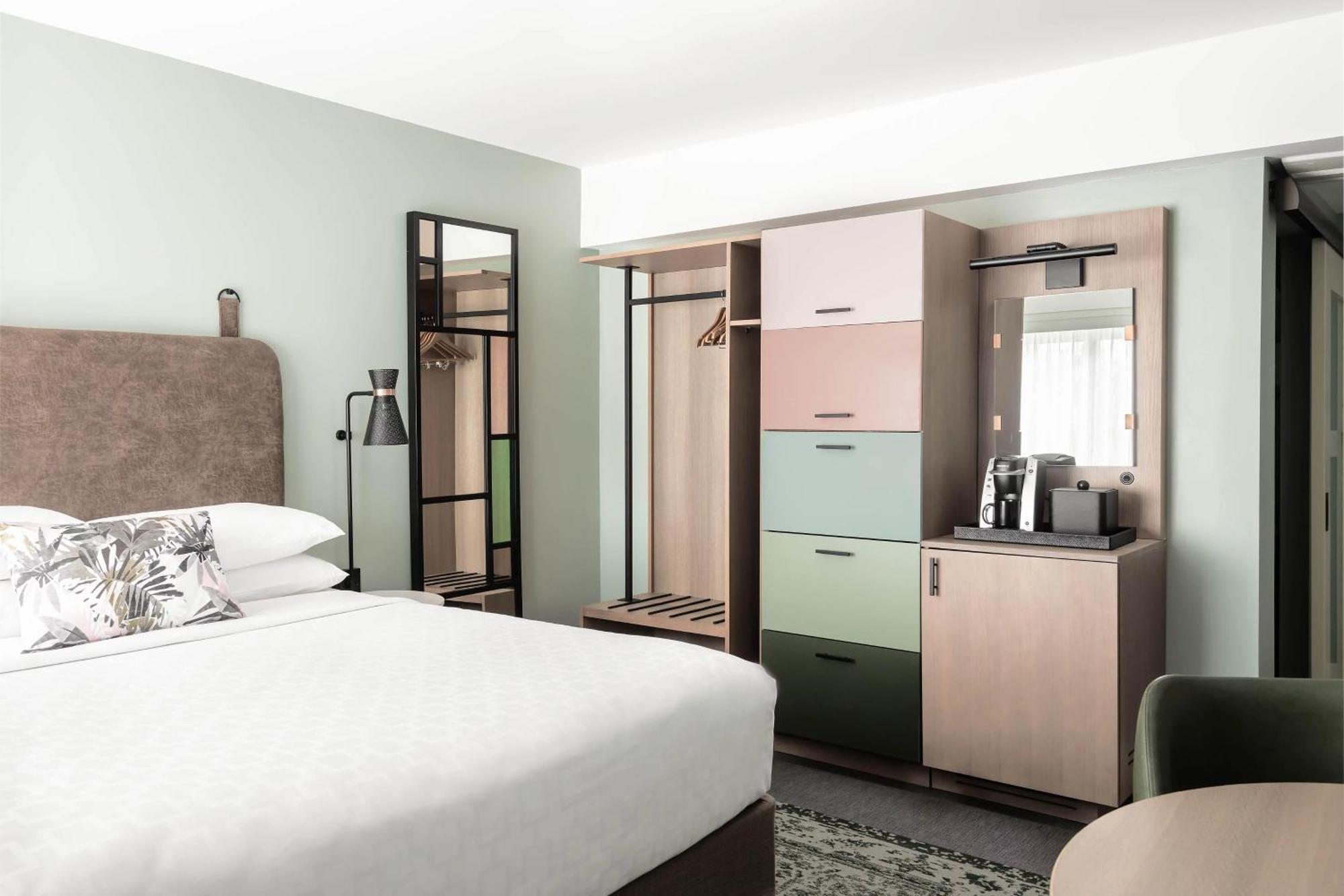 Express West End By Ihg Hotel 3*
