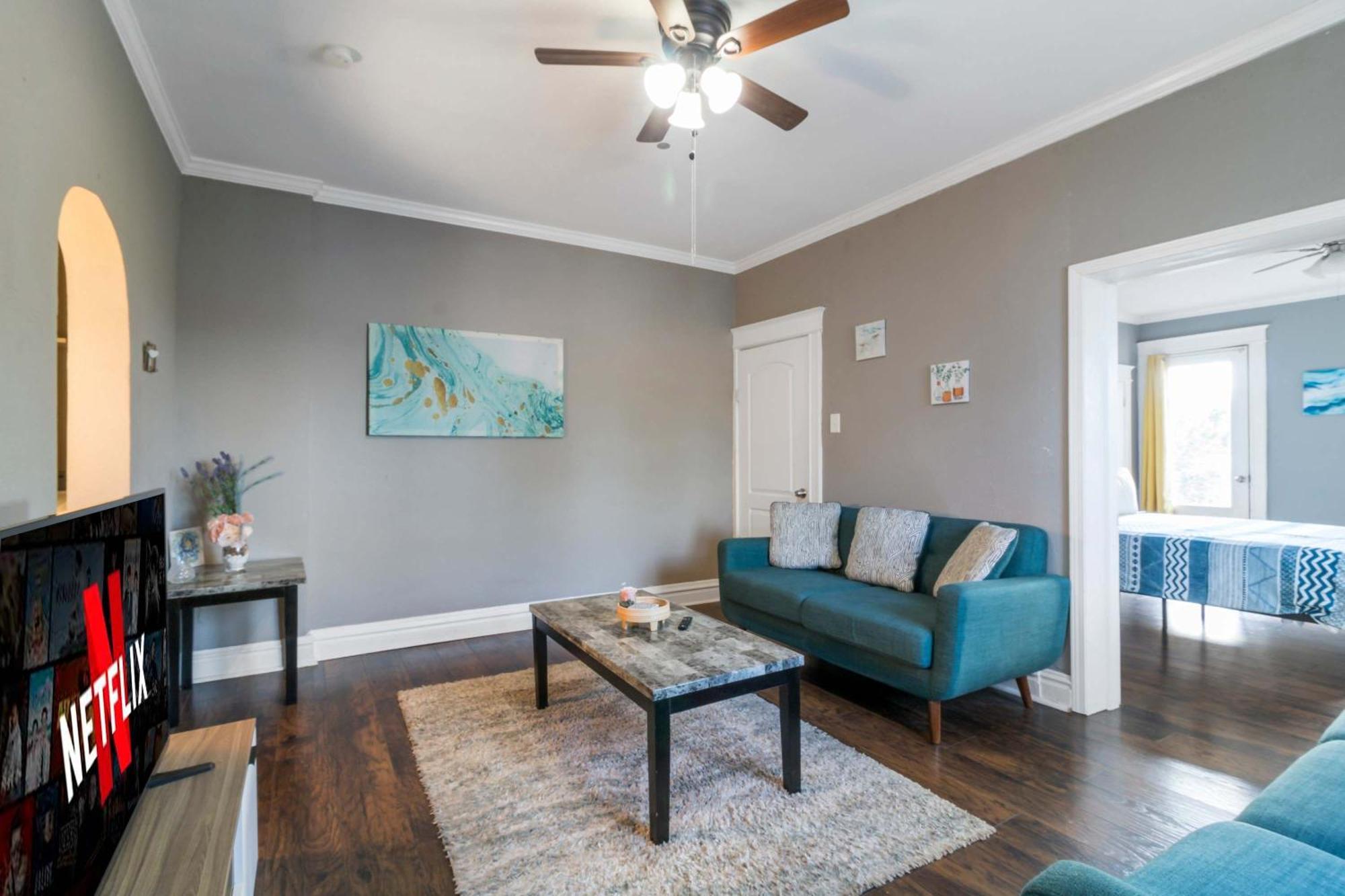 Apartment Roomy 2br-1ba Wfh Desk & Backyard