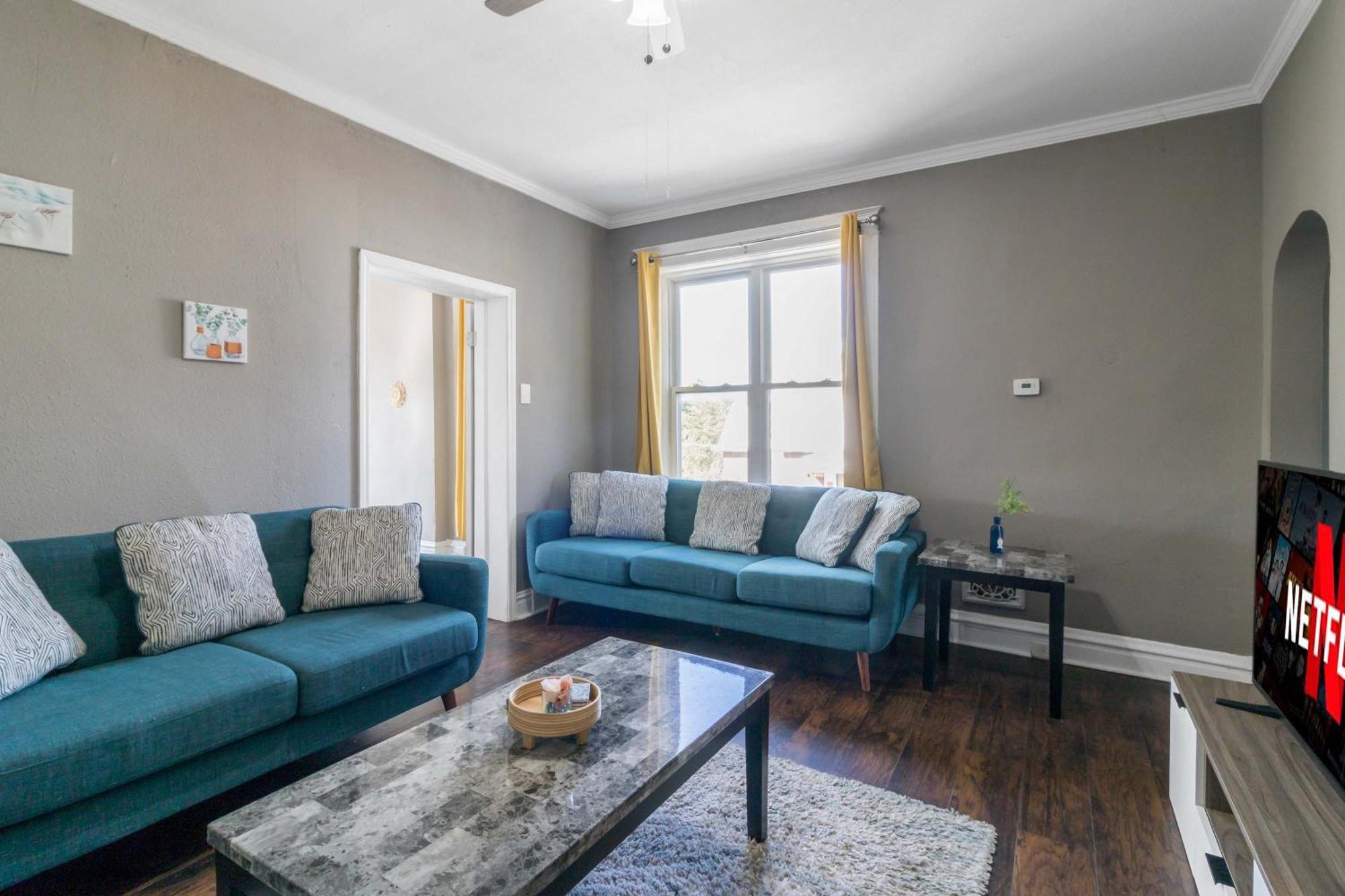 Roomy 2br-1ba Wfh Desk & Backyard *