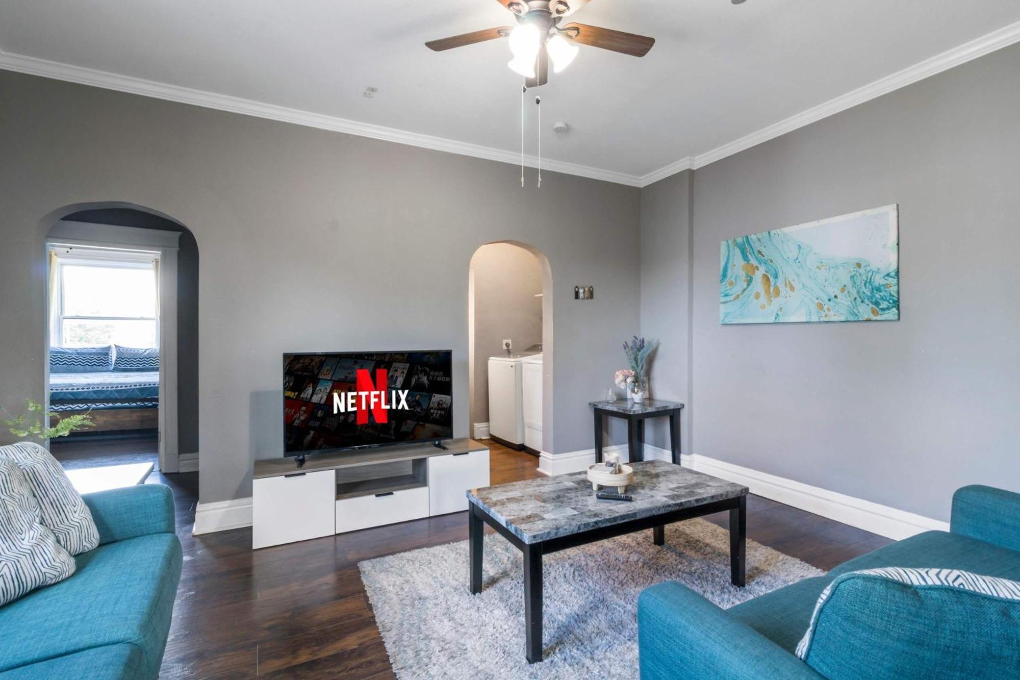 Roomy 2br-1ba Wfh Desk & Backyard Apartment *
