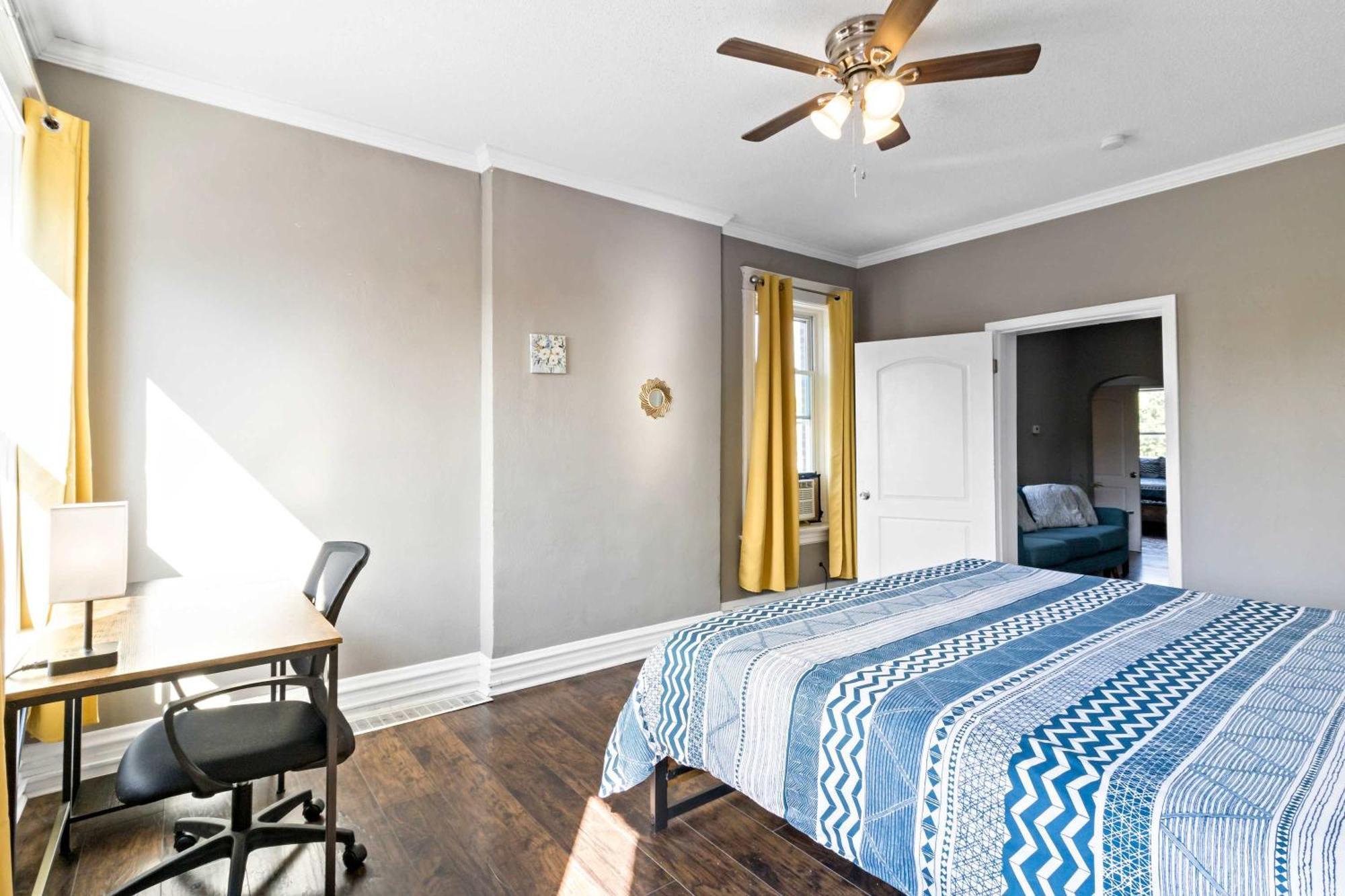 Roomy 2br-1ba Wfh Desk & Backyard Apartment *