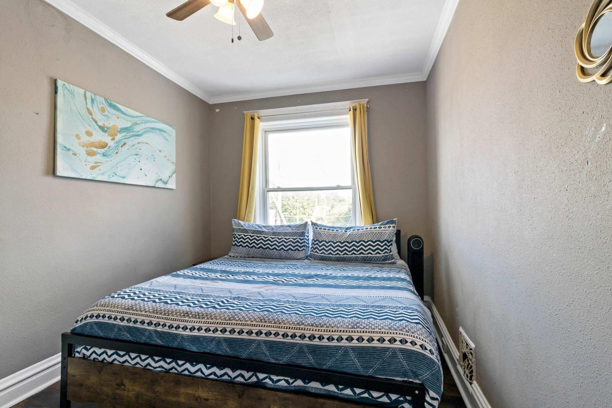 Roomy 2br-1ba Wfh Desk & Backyard Apartment