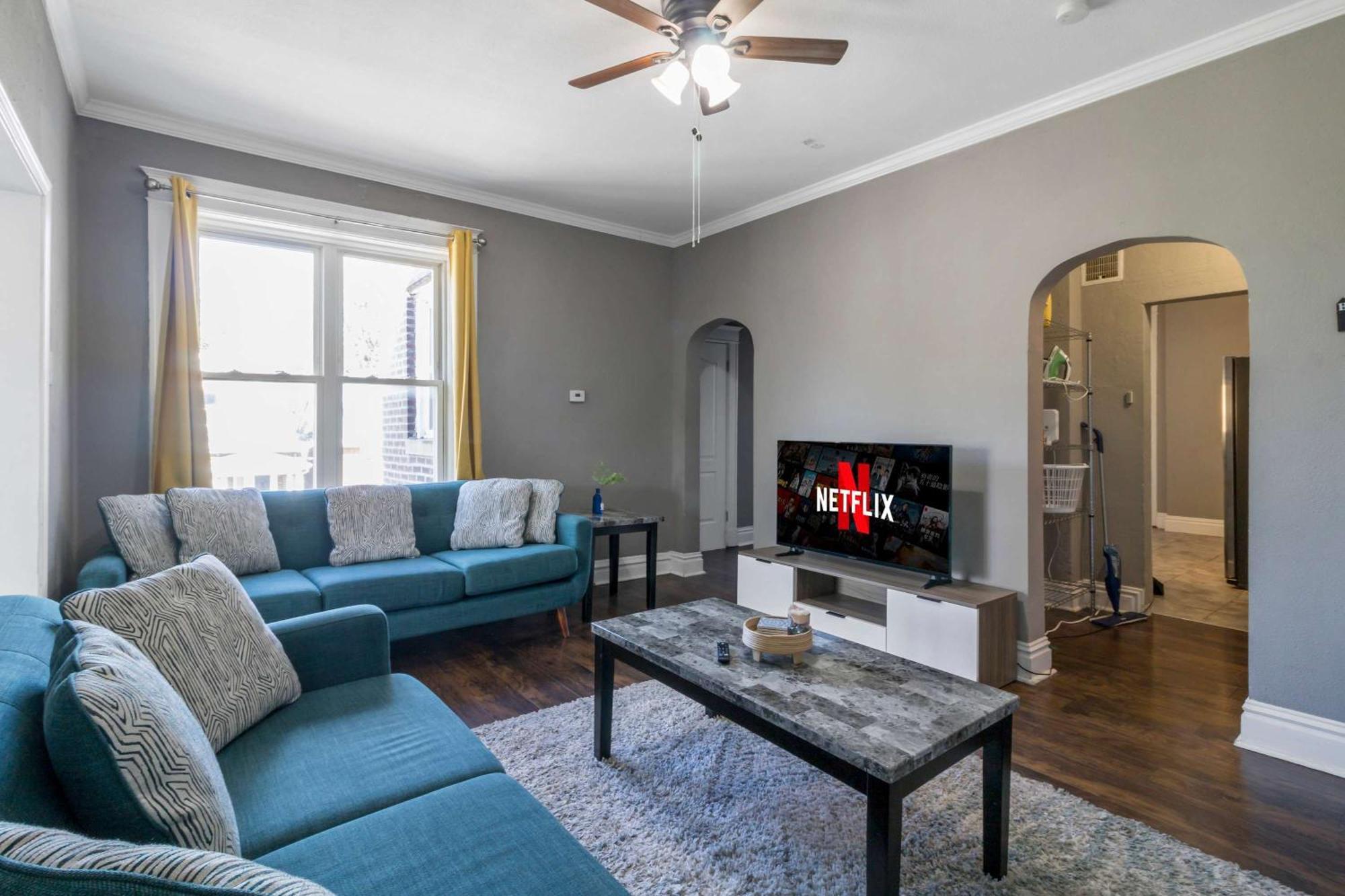 Apartment Roomy 2br-1ba Wfh Desk & Backyard *