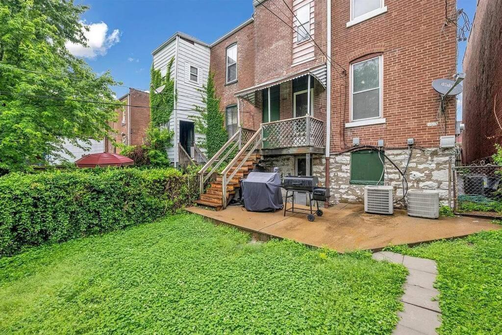 Apartment Charming Duplex On Quiet Street *