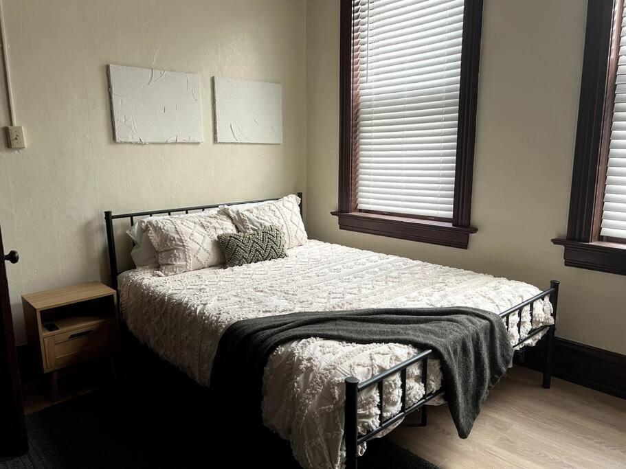 Charming Duplex On Quiet Street Saint Louis