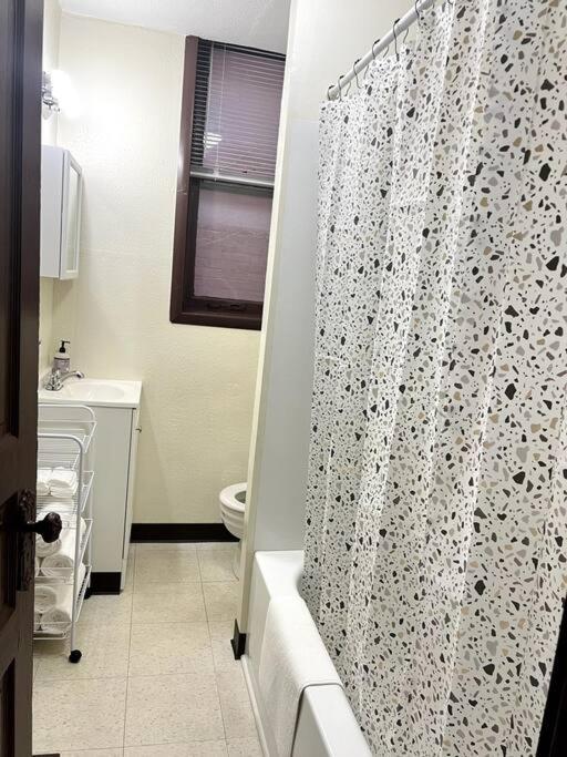 Apartment Charming Duplex On Quiet Street *