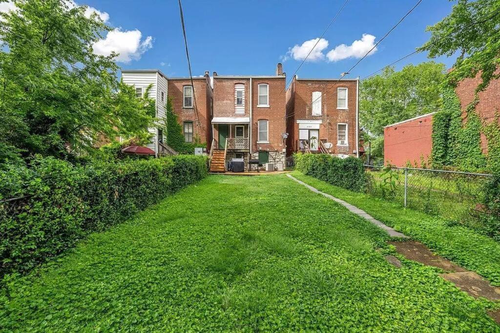 Charming Duplex On Quiet Street Apartment