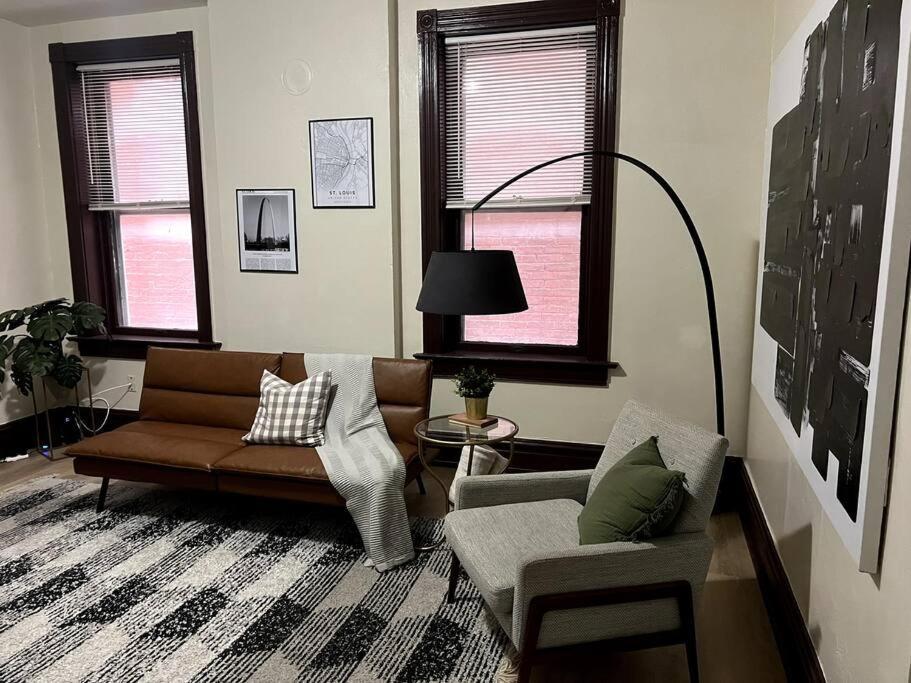 Charming Duplex On Quiet Street Apartment