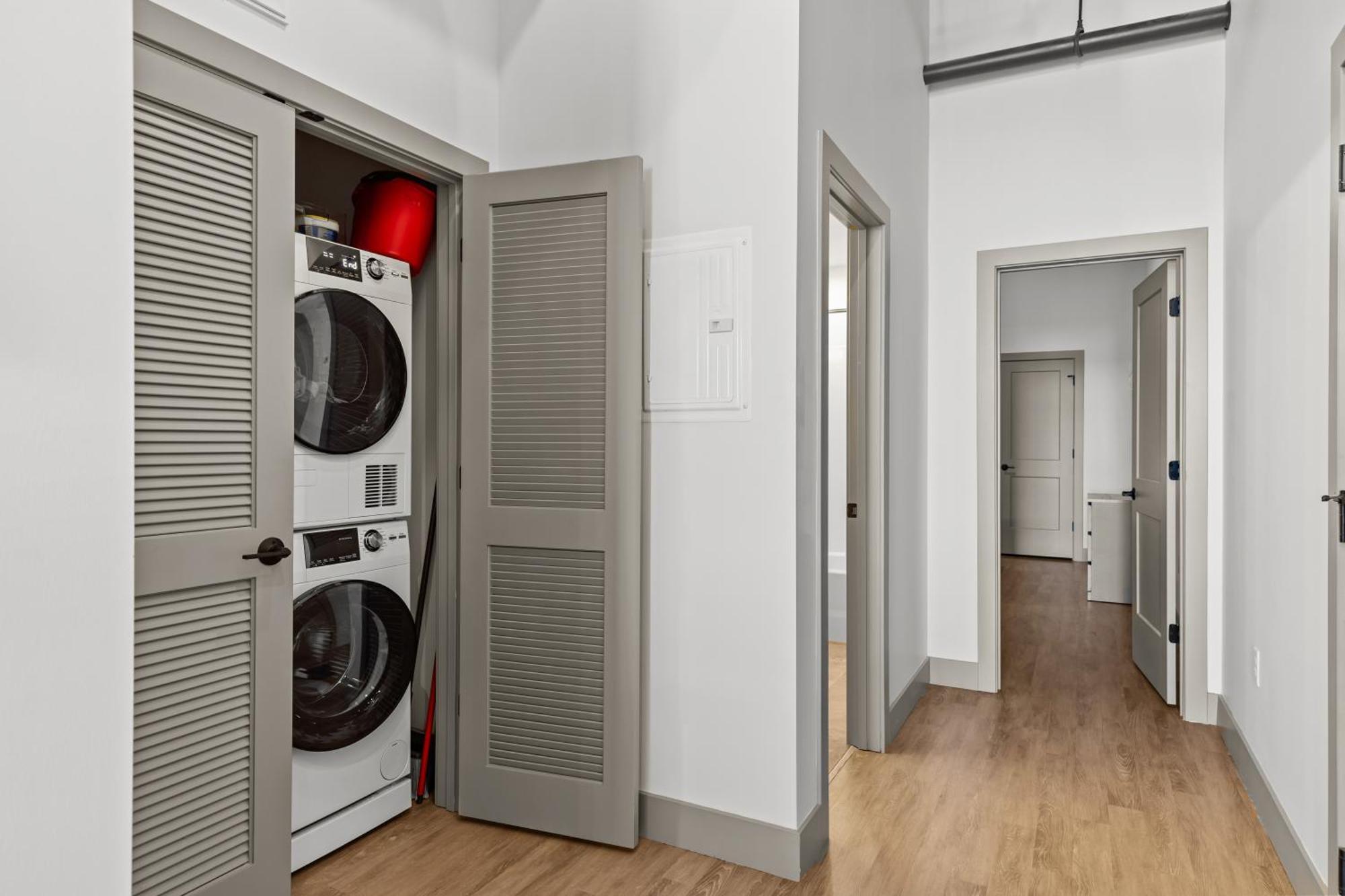 1br Riverfront Loft-parking-g208 Apartment