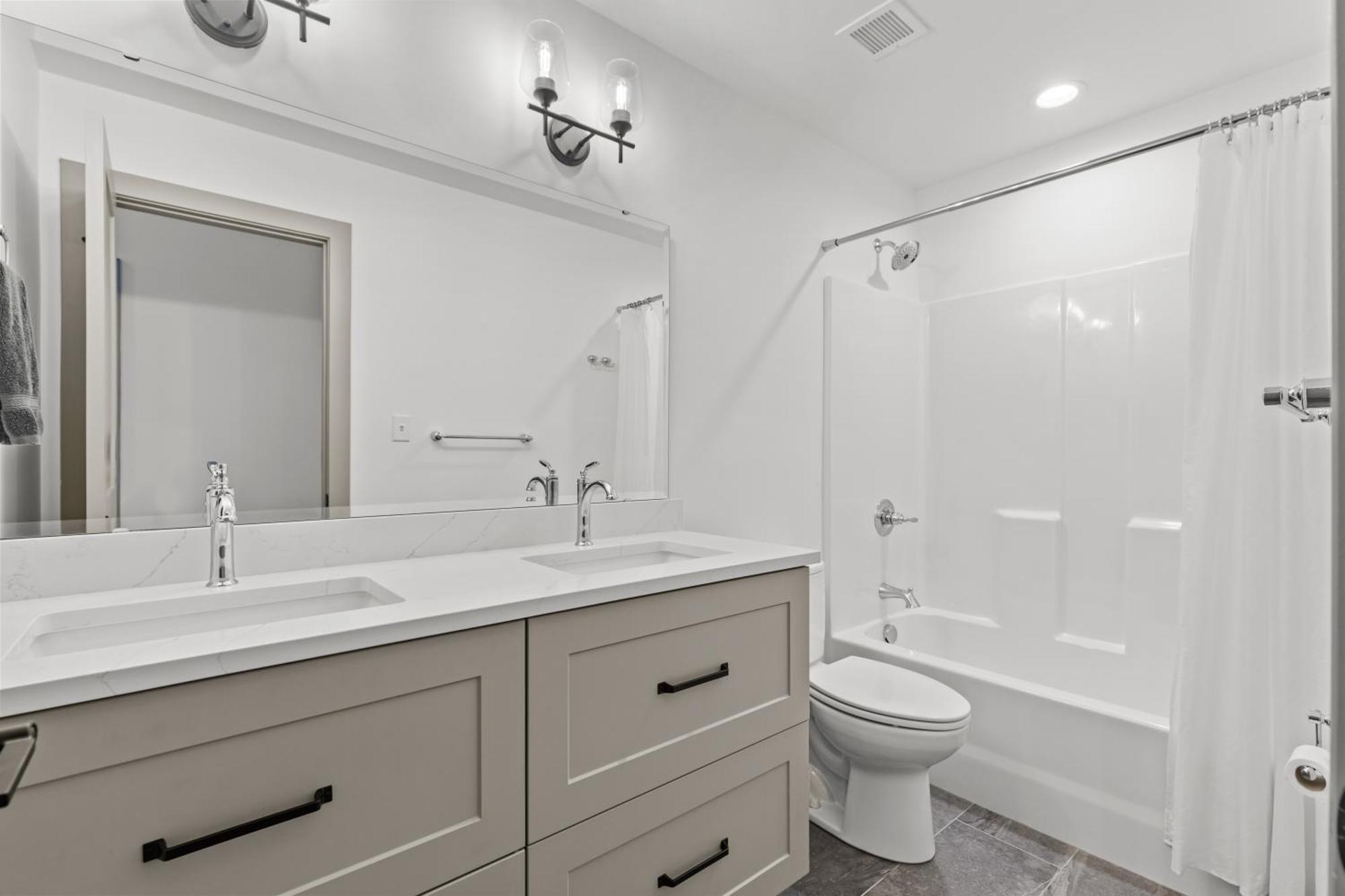 Apartment 1br Riverfront Loft-parking-g208 *