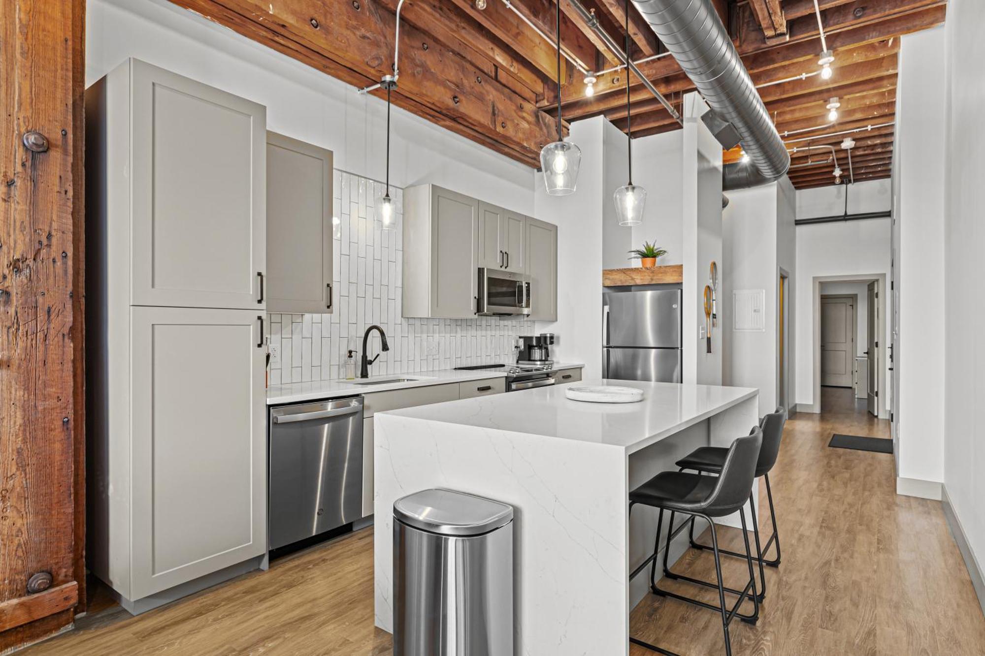 Apartment 1br Riverfront Loft-parking-g208 Saint Louis