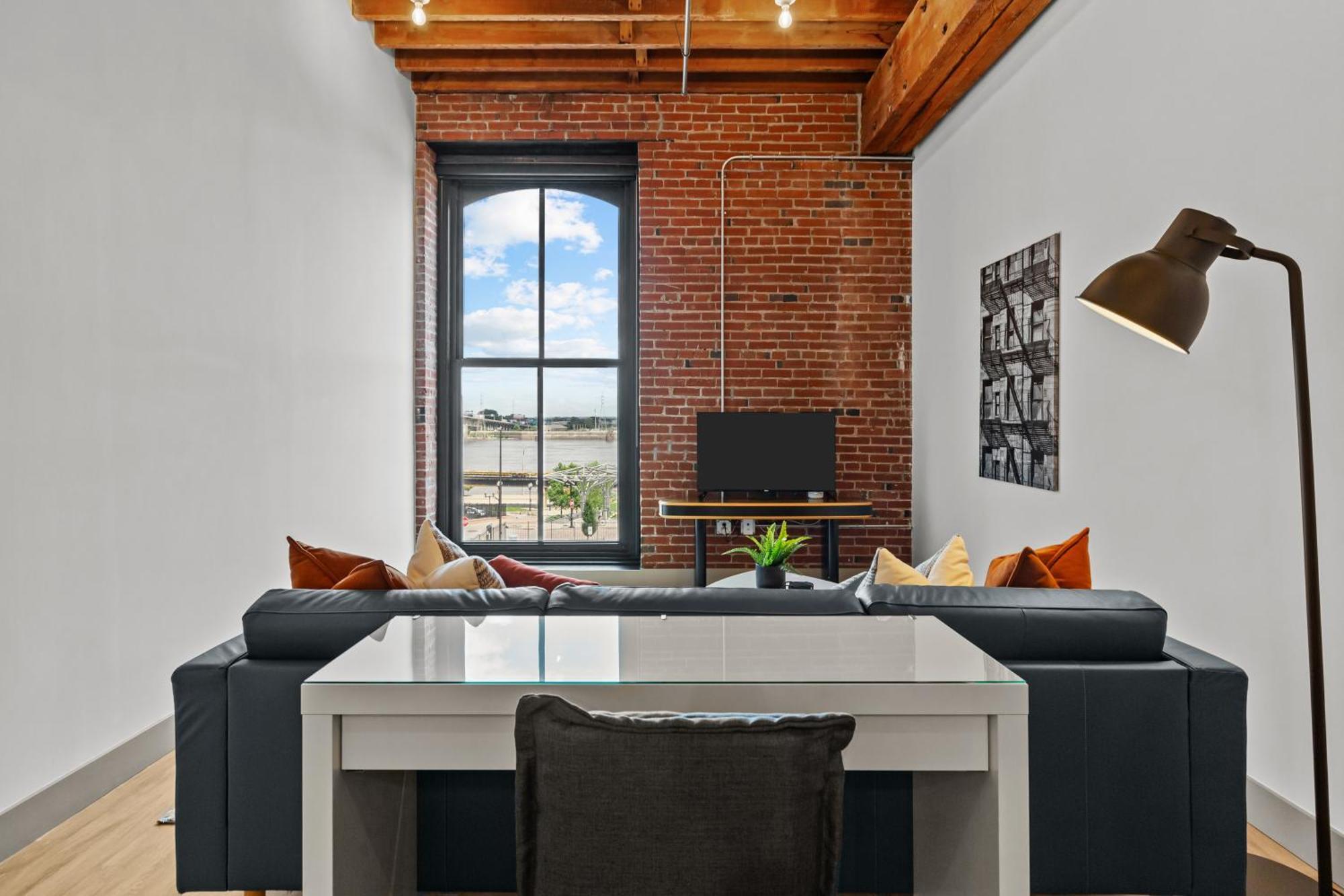 1br Riverfront Loft-parking-g208
