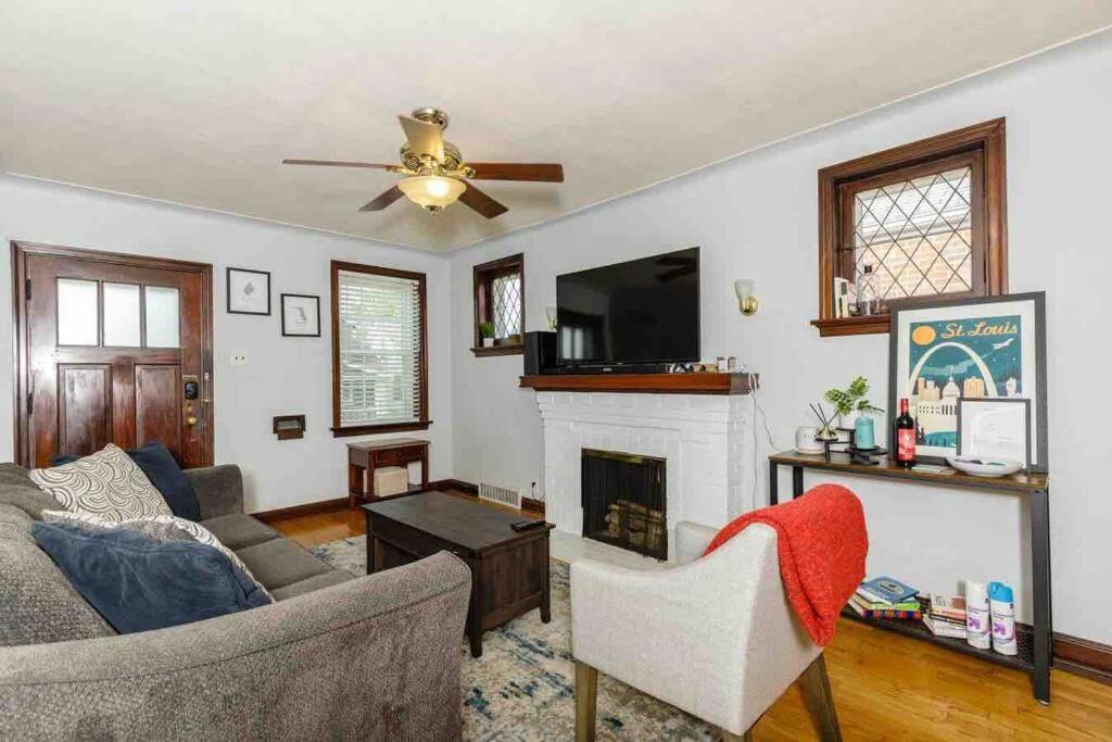 Delightful Gingerbread In Charming Lindenwood Park Saint Louis