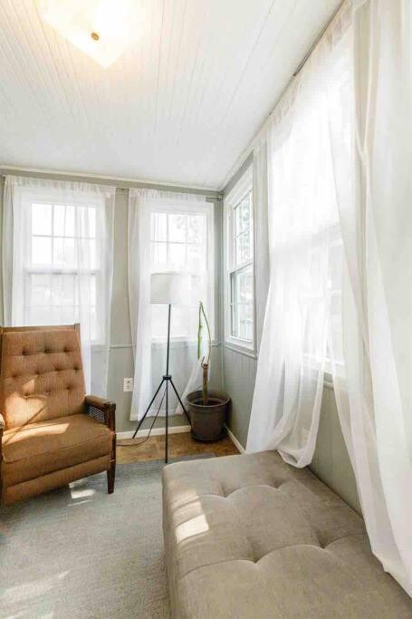 Apartment Delightful Gingerbread In Charming Lindenwood Park