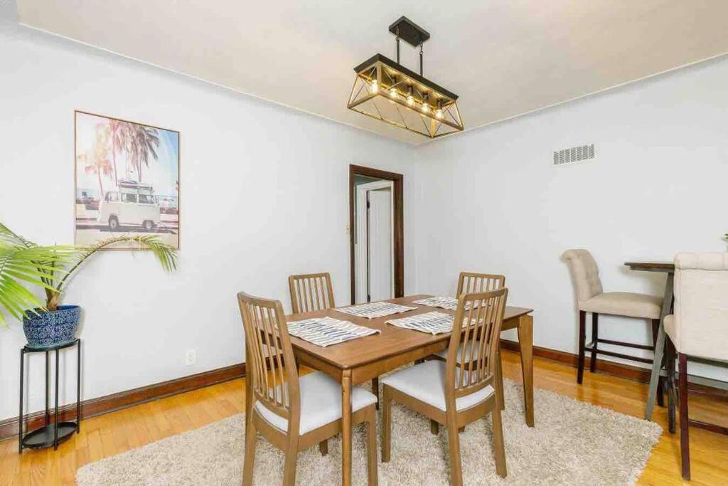 Apartment Delightful Gingerbread In Charming Lindenwood Park *