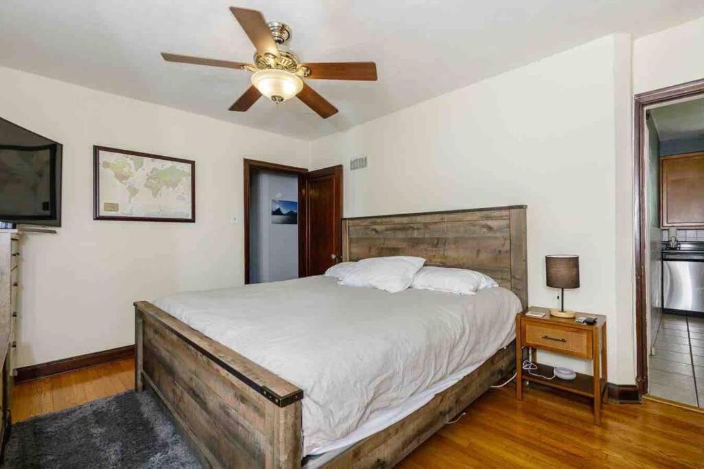 Delightful Gingerbread In Charming Lindenwood Park Apartment