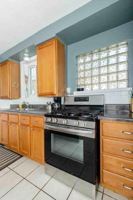 Delightful Gingerbread In Charming Lindenwood Park * Saint Louis