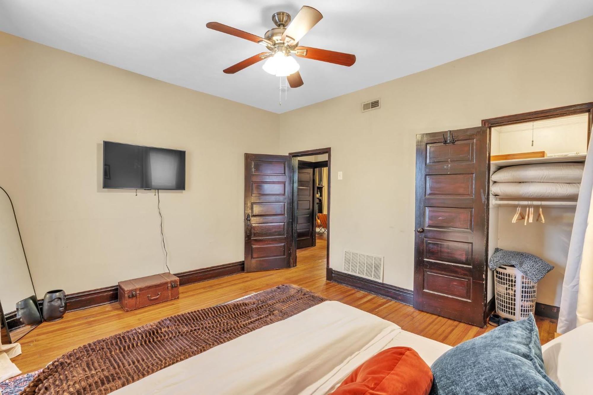 Chic Stl Townhome Apartment