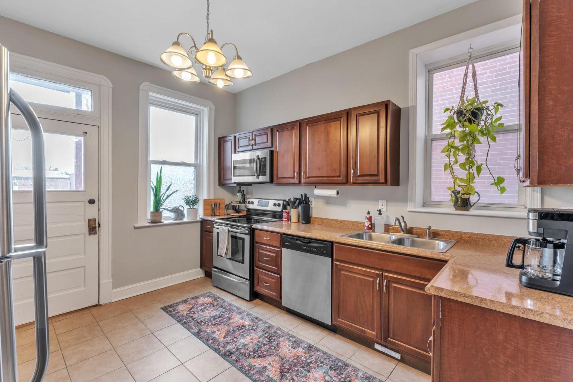 Chic Stl Townhome Apartment