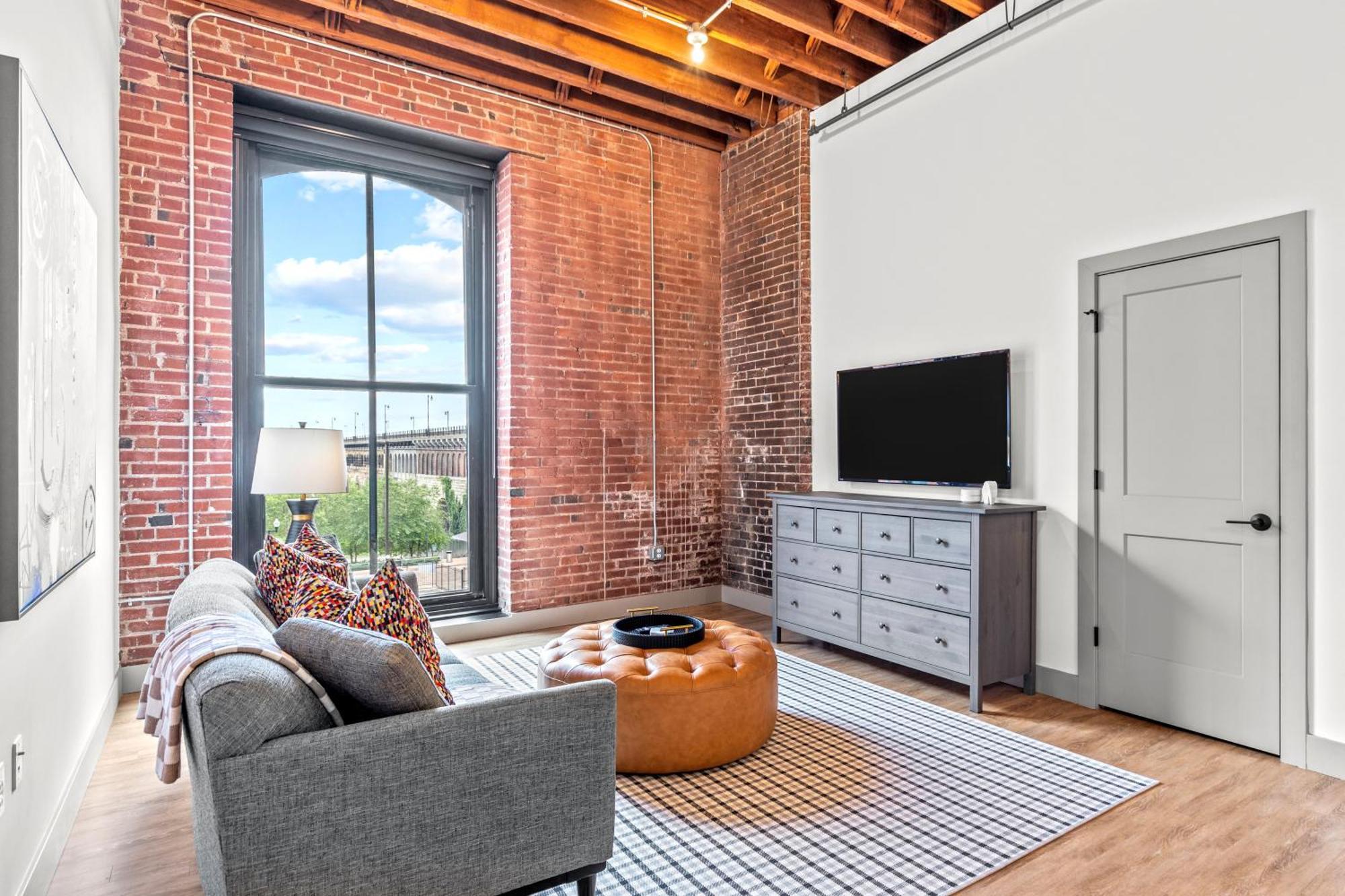 1br Dwtn Loft-parking-wd-g209 * Saint Louis