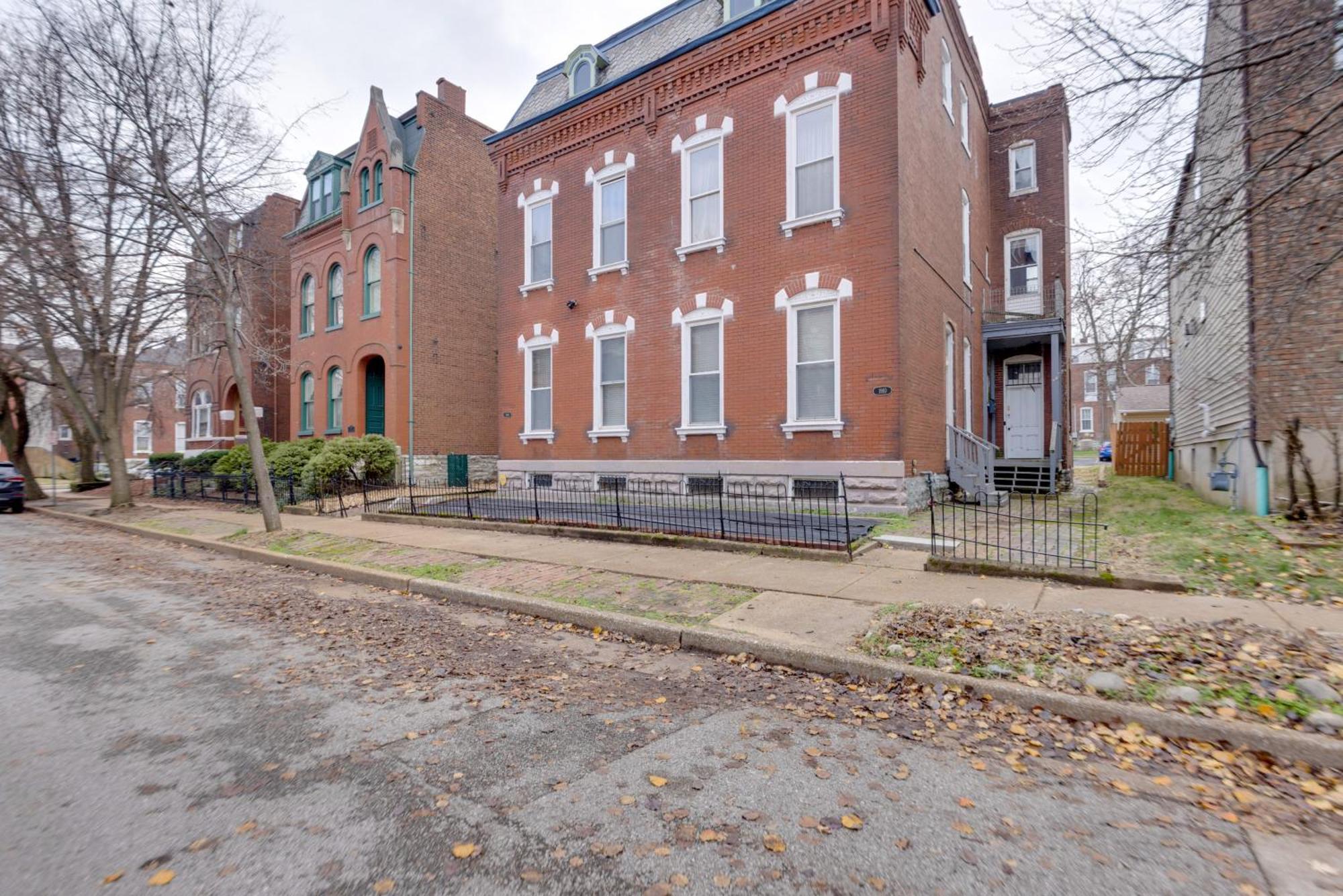 Stl Close To Downtown! *