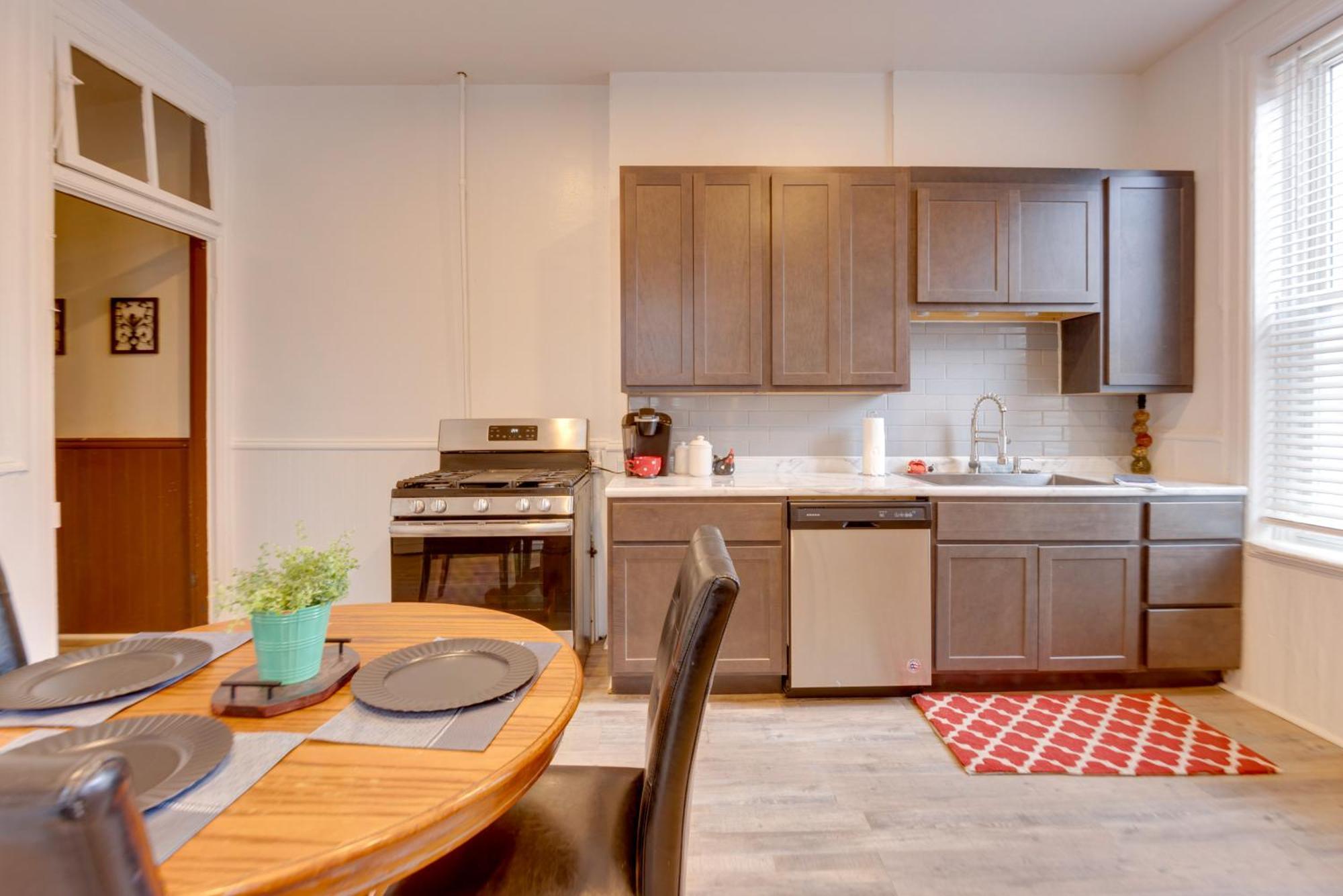 Apartment Stl Close To Downtown! *