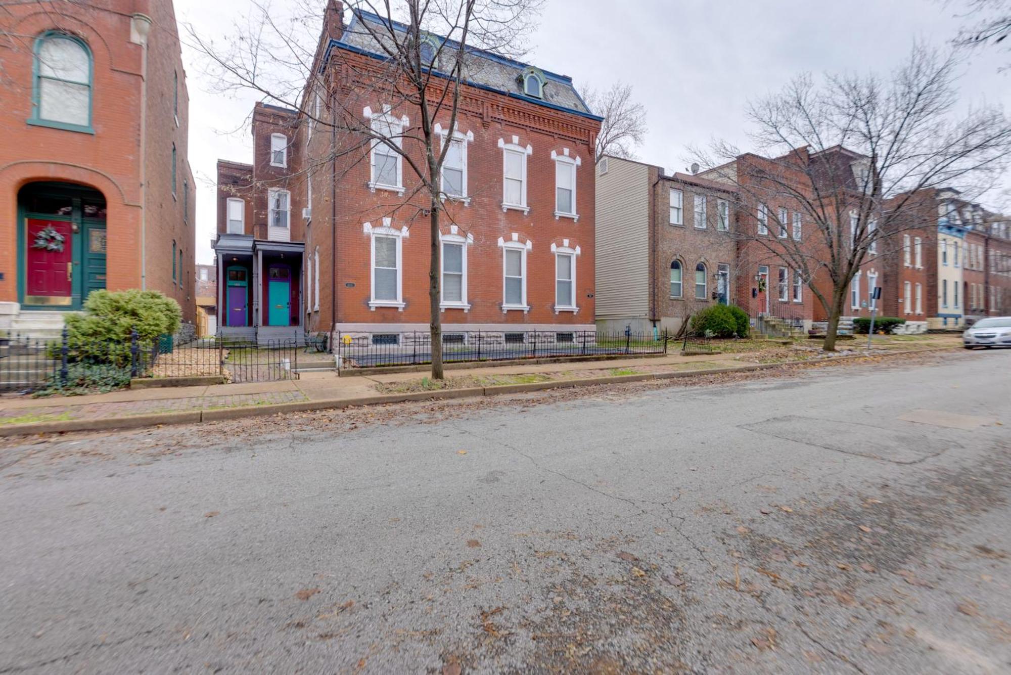 Apartment Stl Close To Downtown! *