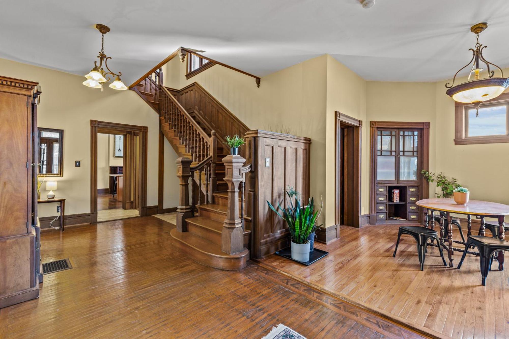 The Marquis Manor * Saint Louis