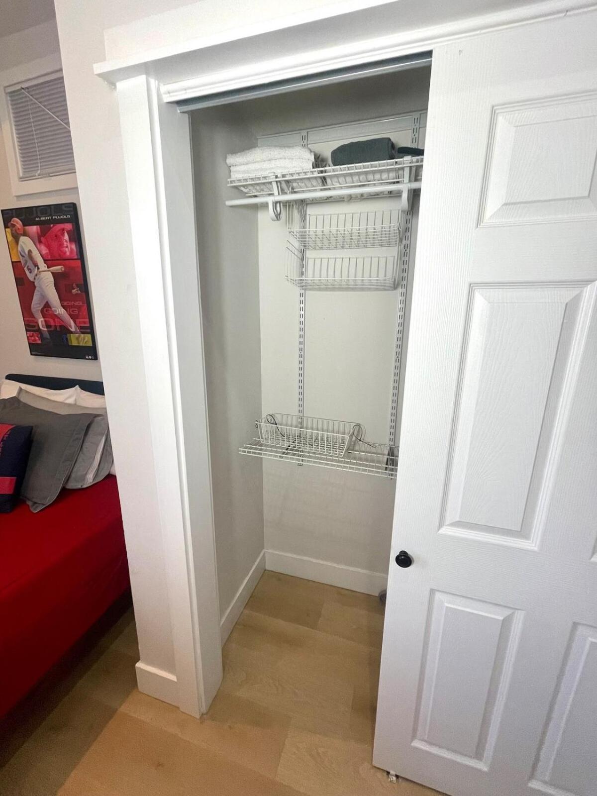 Retro Baseball Downtown Apartment *