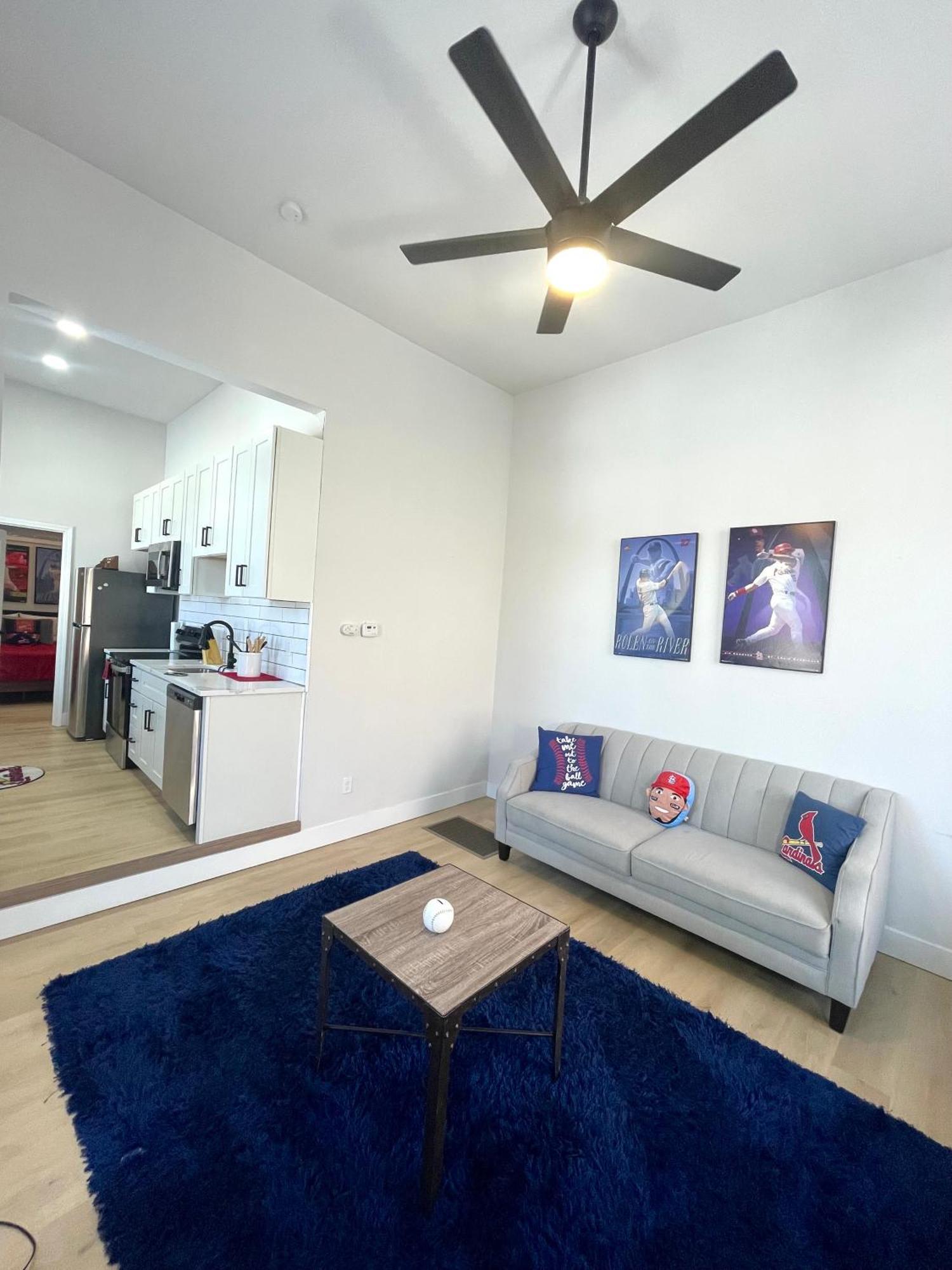 Retro Baseball Downtown Apartment *