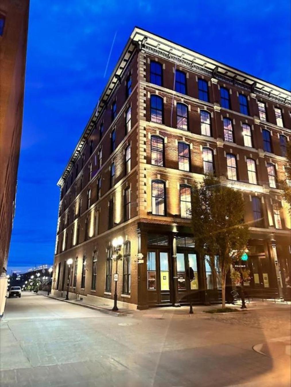 Loft Steps From Arch-parking-p202 Apartment Saint Louis