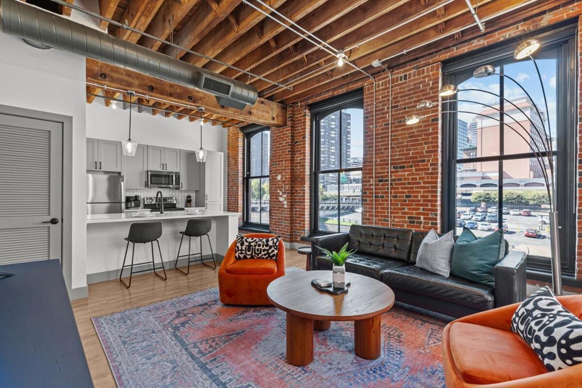 Apartment Sunny & Spacious Loft - Perfect For Work And Play! *