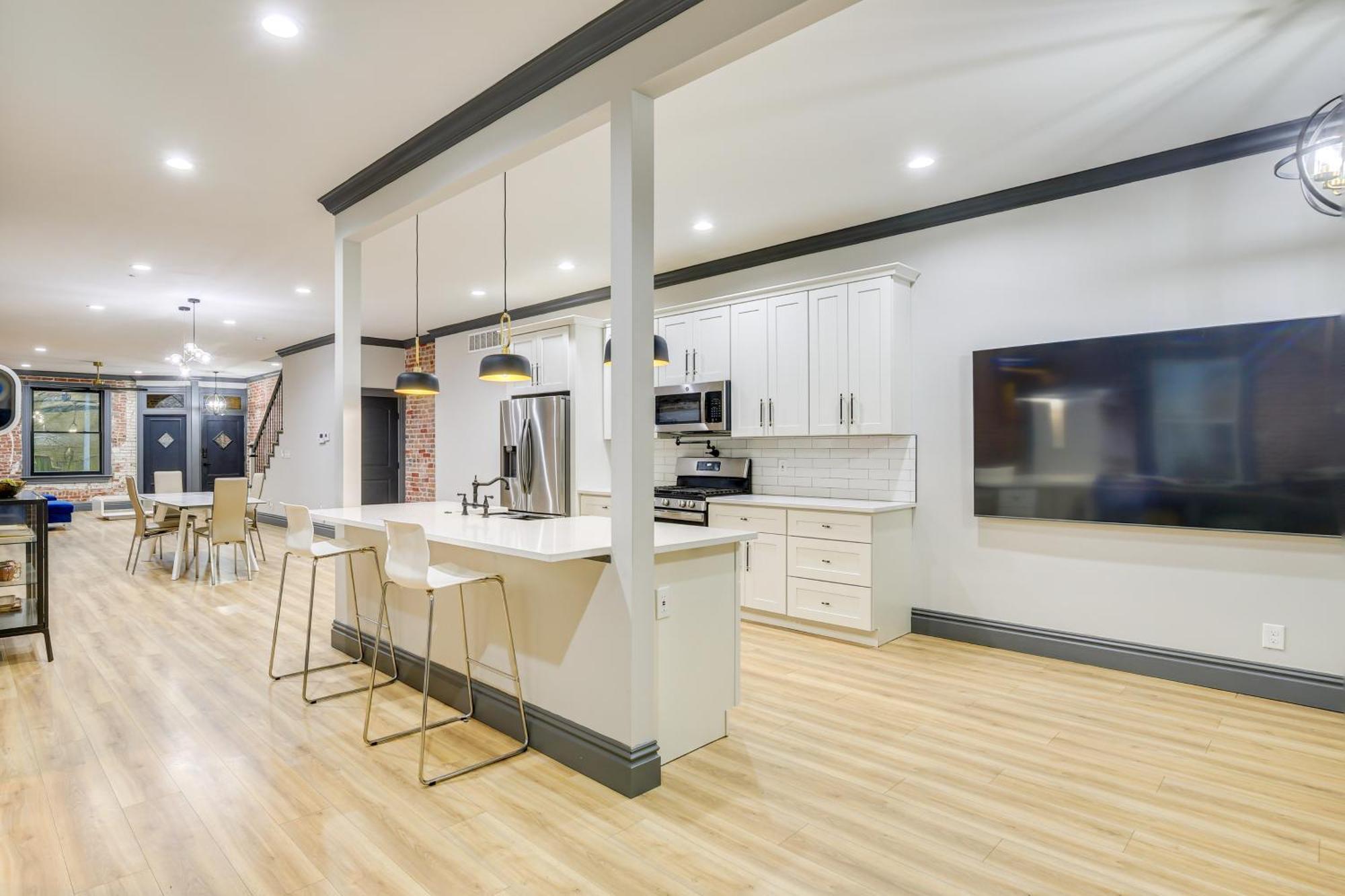 Walk To Gravois Park With Garage Holiday home *