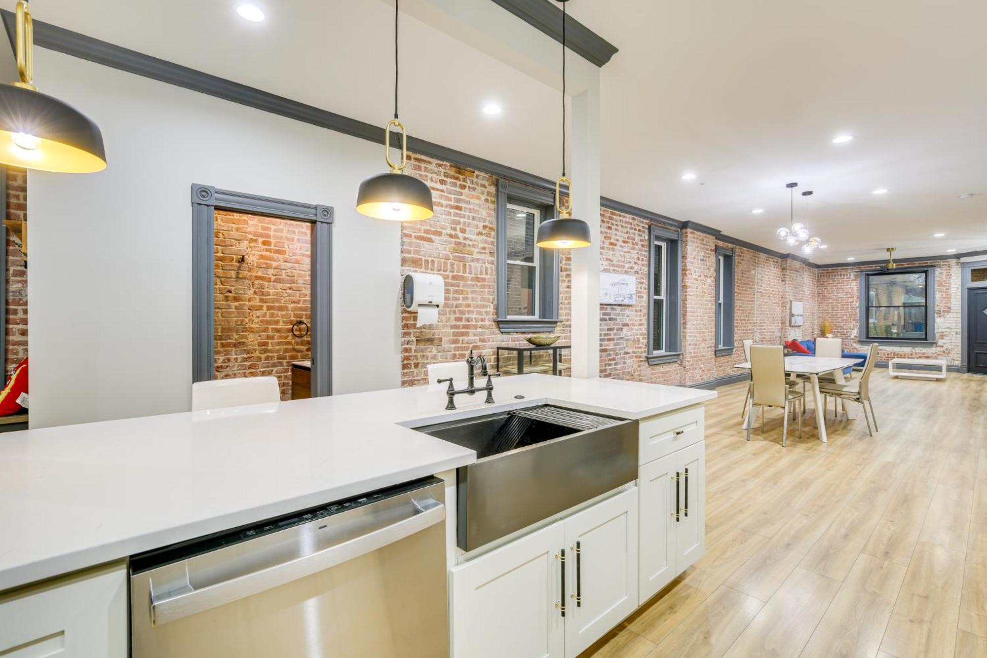 Walk To Gravois Park With Garage Holiday home
