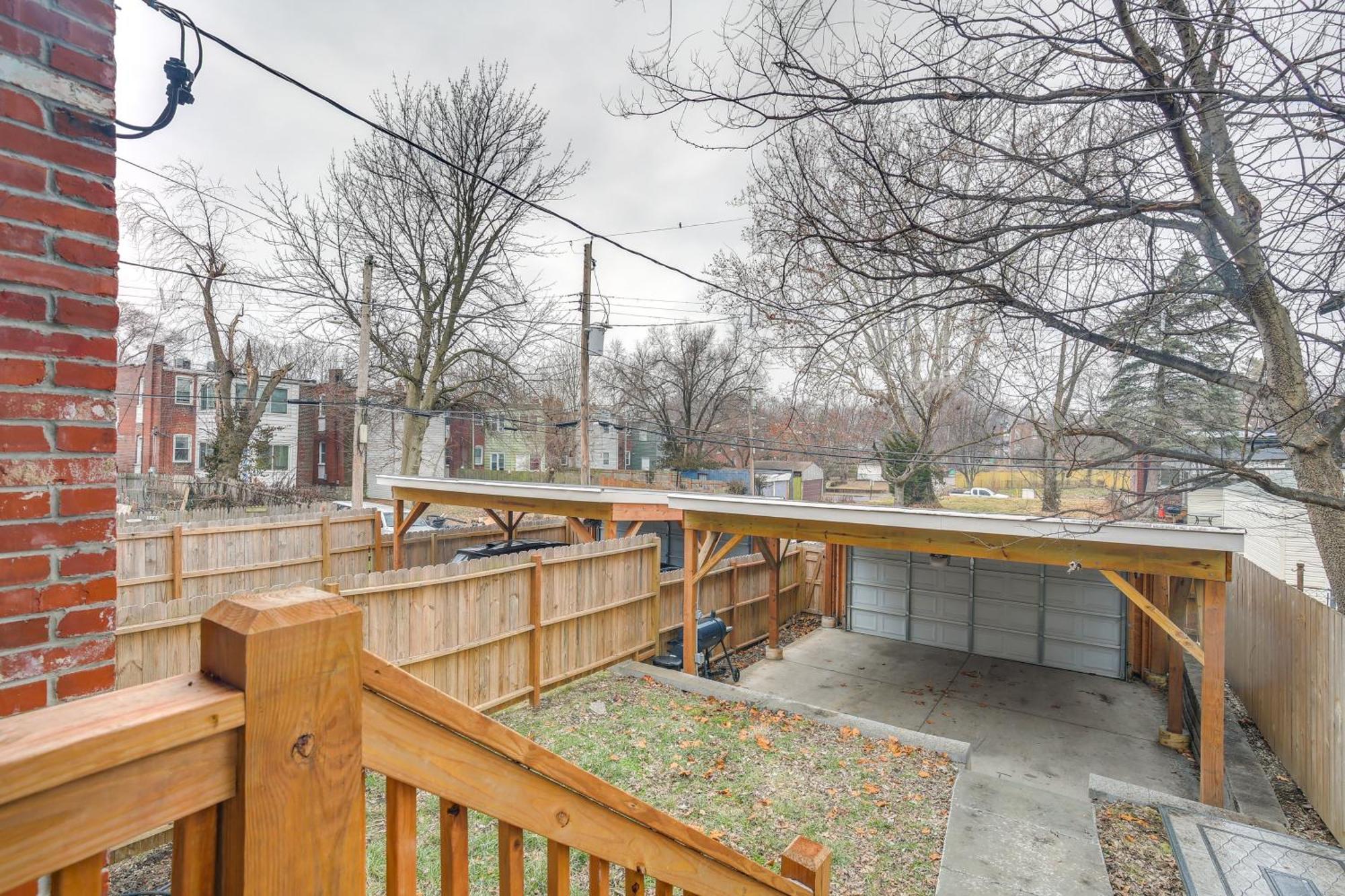 Walk To Gravois Park With Garage