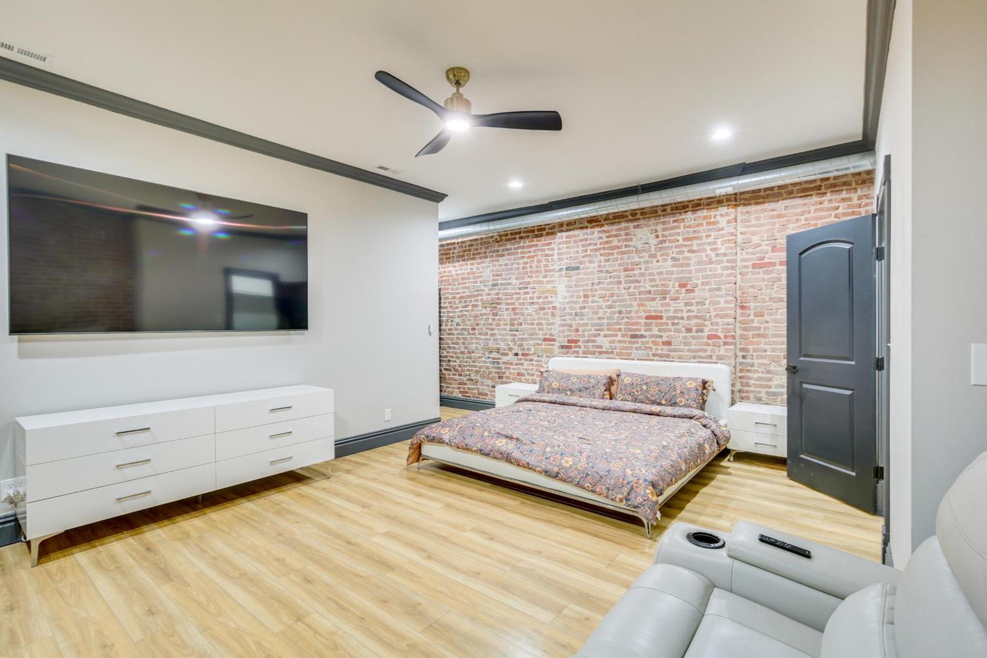 Walk To Gravois Park With Garage Holiday home *