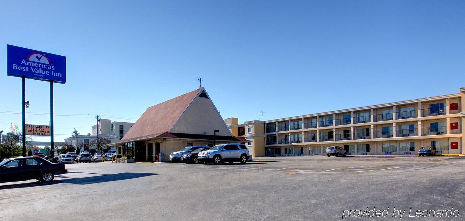 Oyo St. Louis Lambert Airport Hotel 2*