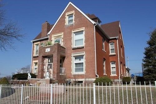 Bed & Breakfast West End 3*