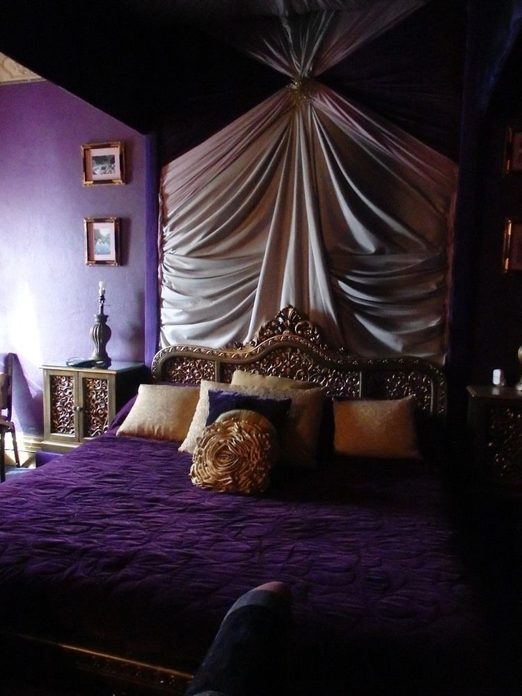 Bed & Breakfast West End 3*