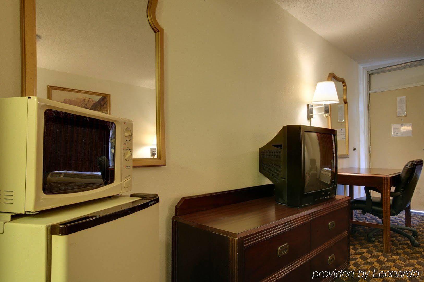 Hotel Oyo St. Louis Lambert Airport Woodson Terrace
