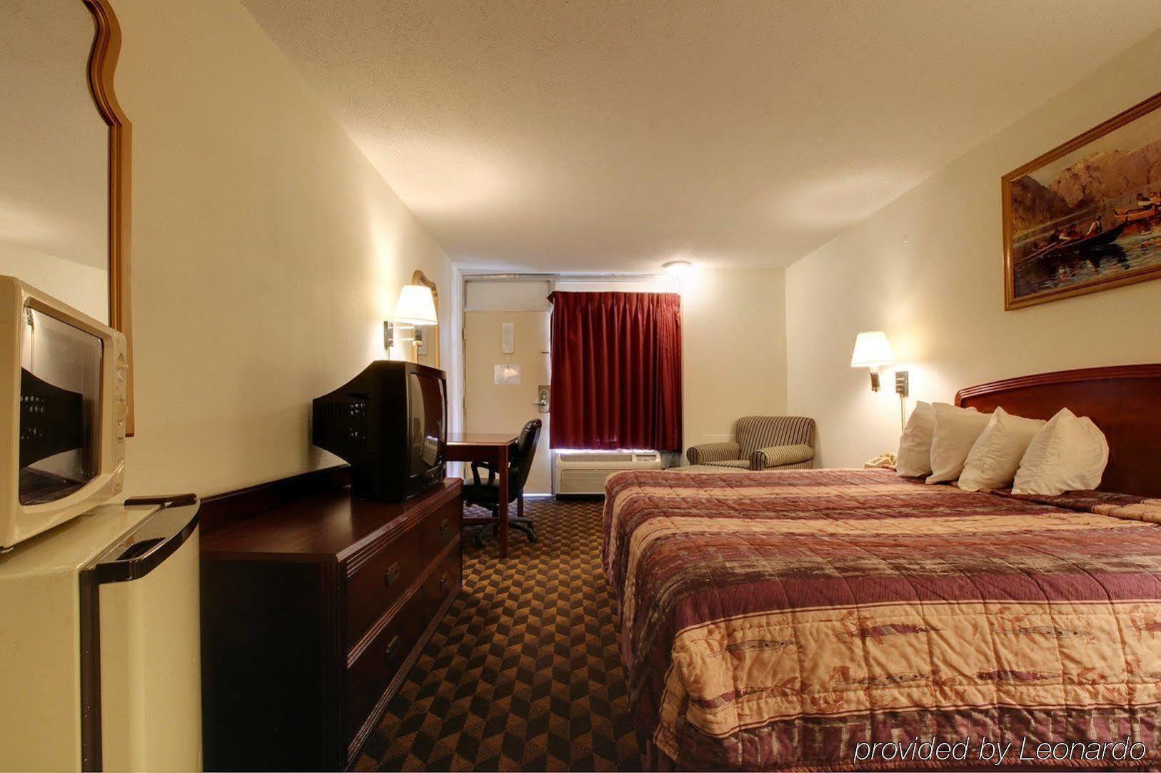 Oyo St. Louis Lambert Airport Hotel