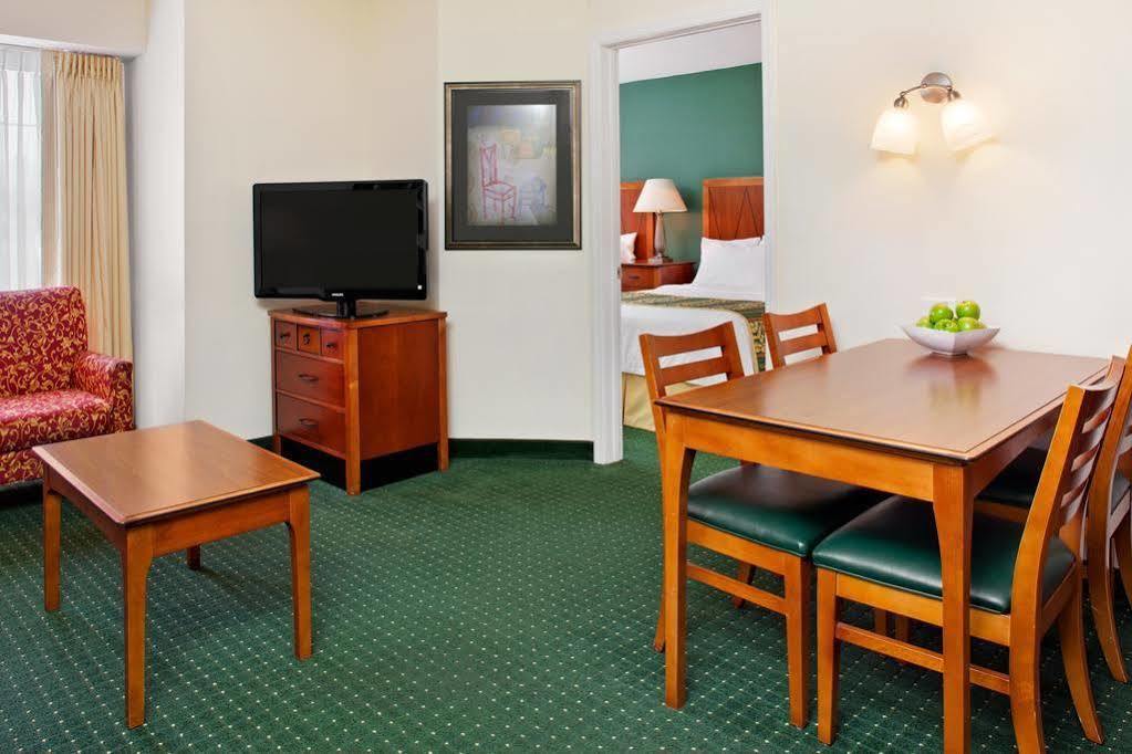 By Marriott Downtown Saint Louis