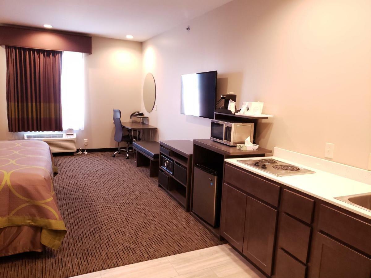 Hotel Super 8 By Wyndham North Saint Louis