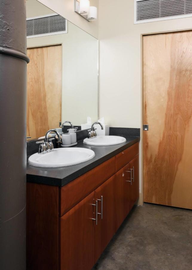 Apartment Spacious Dt 2br With Gym By Zencity